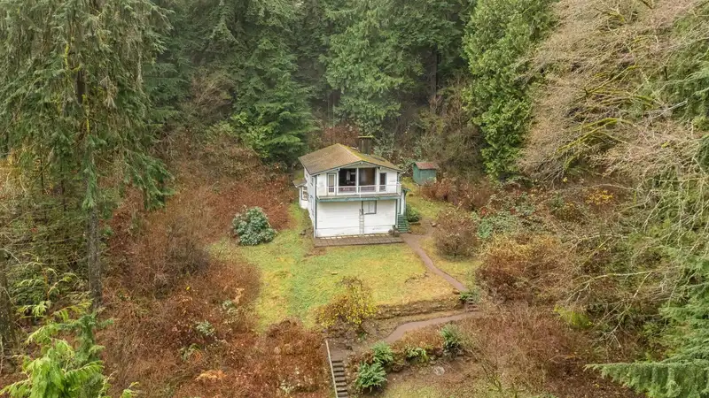 4520 LYNN VALLEY ROAD - photo 2 of 32