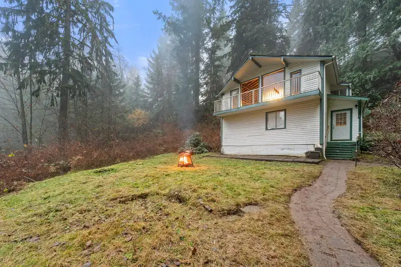 4520 LYNN VALLEY ROAD - photo 3 of 32