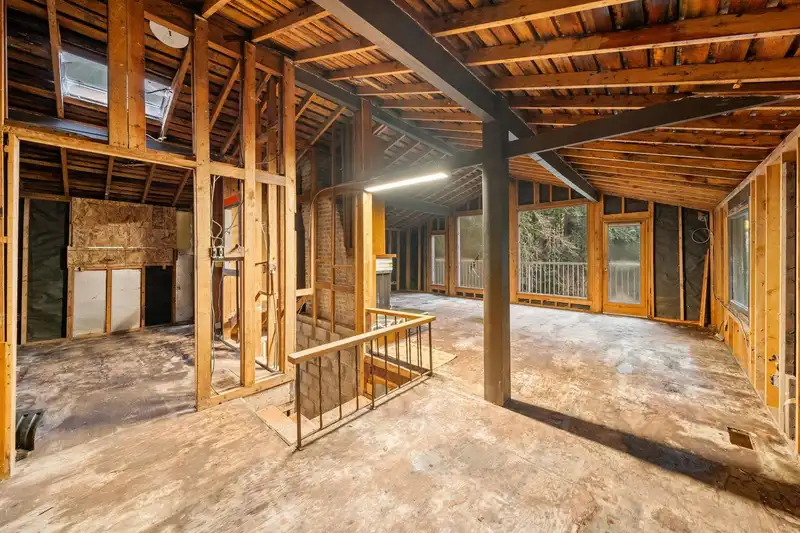 4520 LYNN VALLEY ROAD - photo 4 of 32