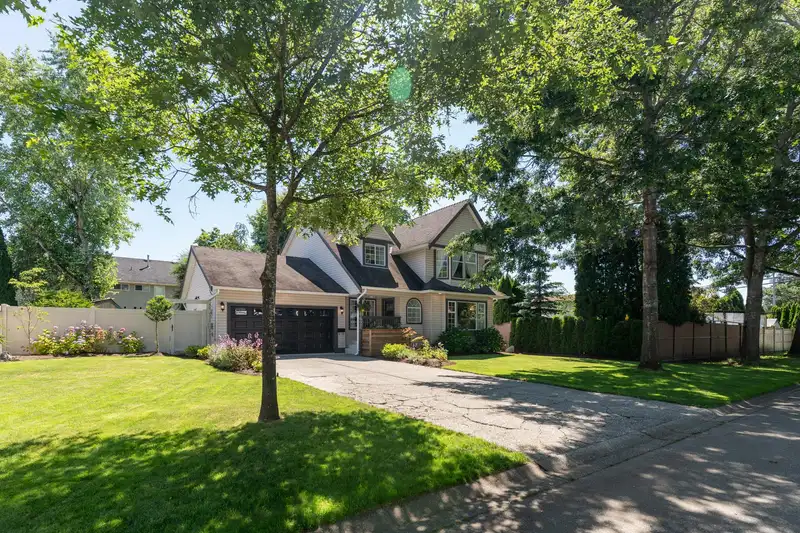 21626 50B AVENUE - photo 3 of 39