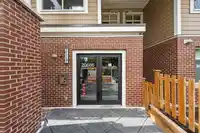 305 20686 EASTLEIGH CRESCENT - thumbnail 3