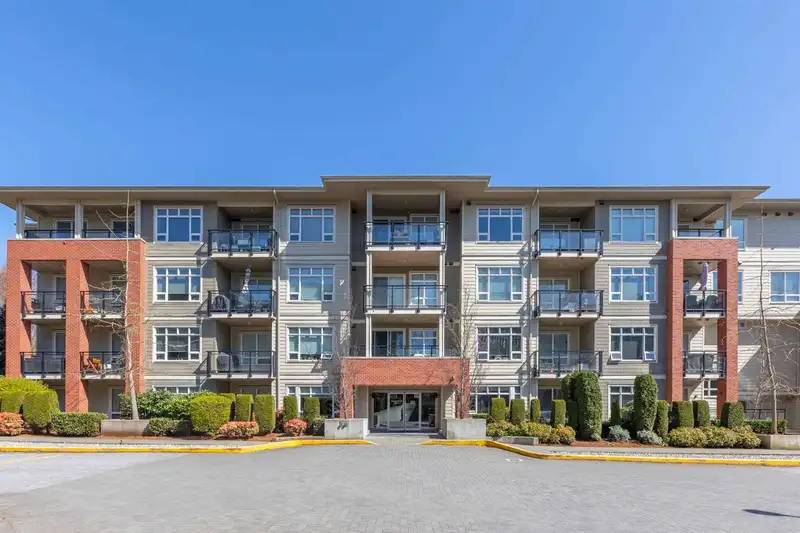 B401 20211 66 AVENUE - photo 1 of 34