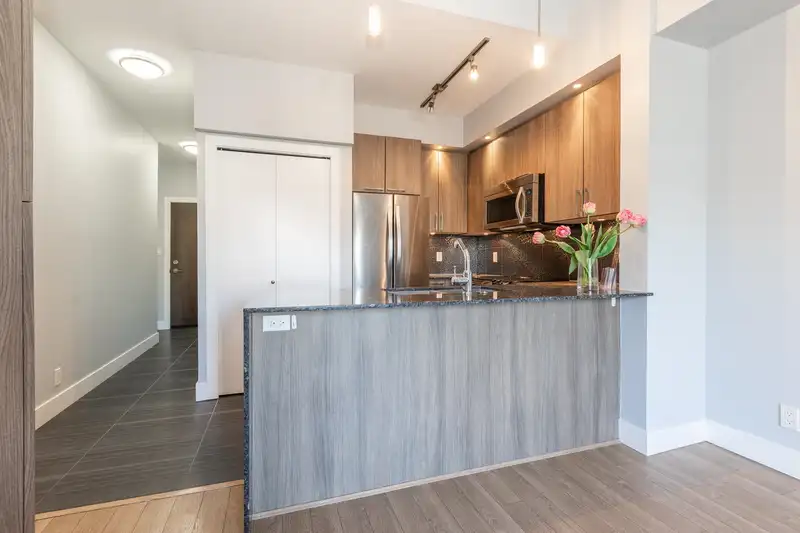 B401 20211 66 AVENUE - photo 3 of 34
