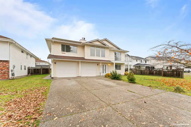7565 123A STREET - photo 2 of 32