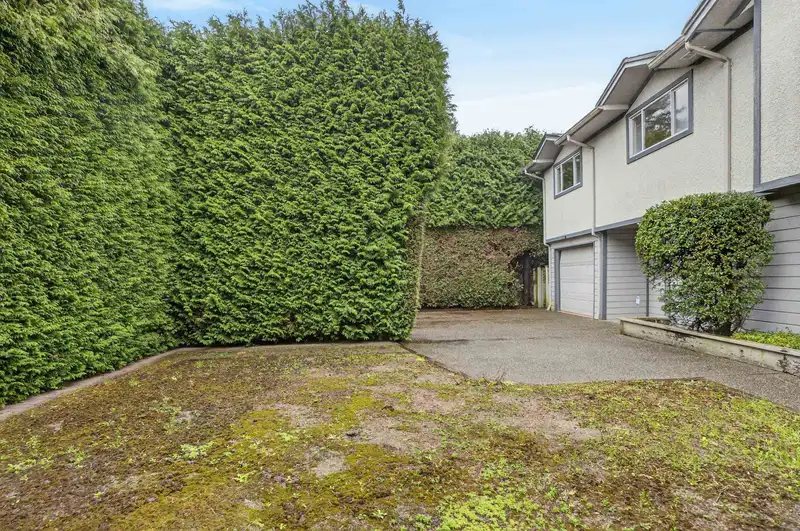 6440 NADINE CRESCENT - photo 3 of 40