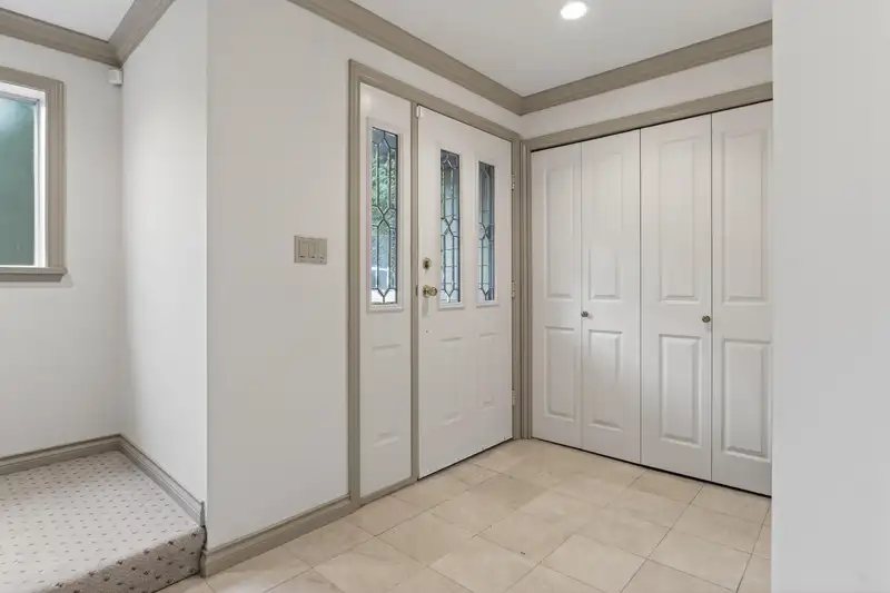 6440 NADINE CRESCENT - photo 4 of 40