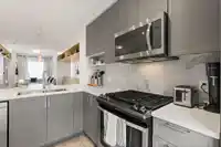 63 9718 161A STREET - thumbnail 13