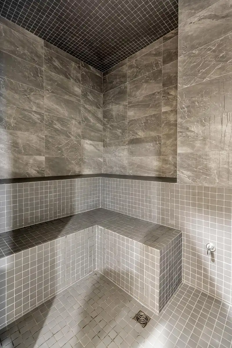 2306 1588 JOHNSTON ROAD - photo 3 of 40