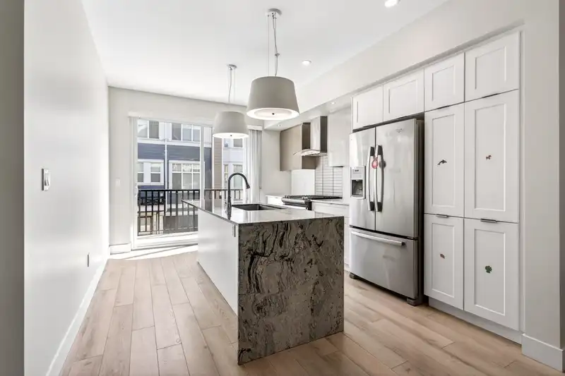 14 20852 77A AVENUE - photo 1 of 31