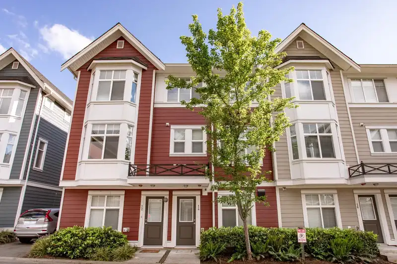 14 20852 77A AVENUE - photo 2 of 31