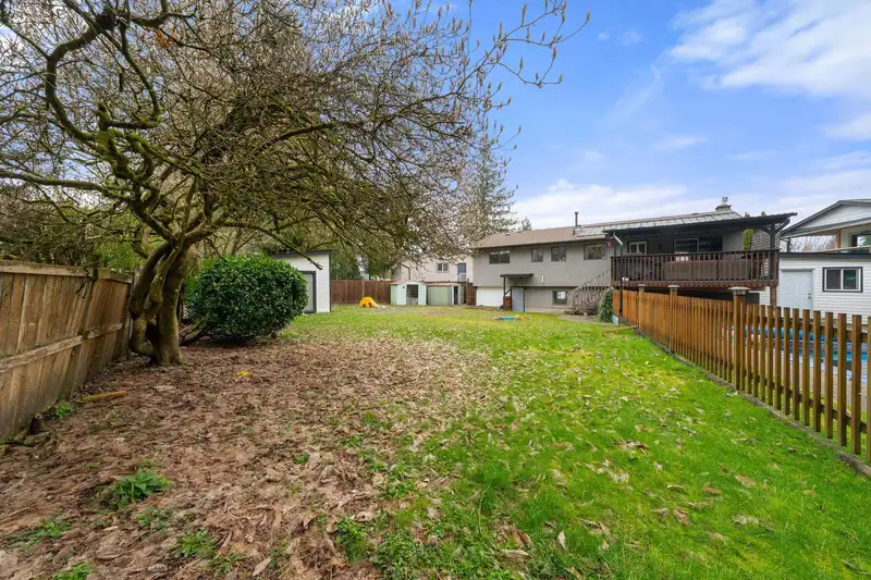 20272 46A AVENUE - photo 4 of 38