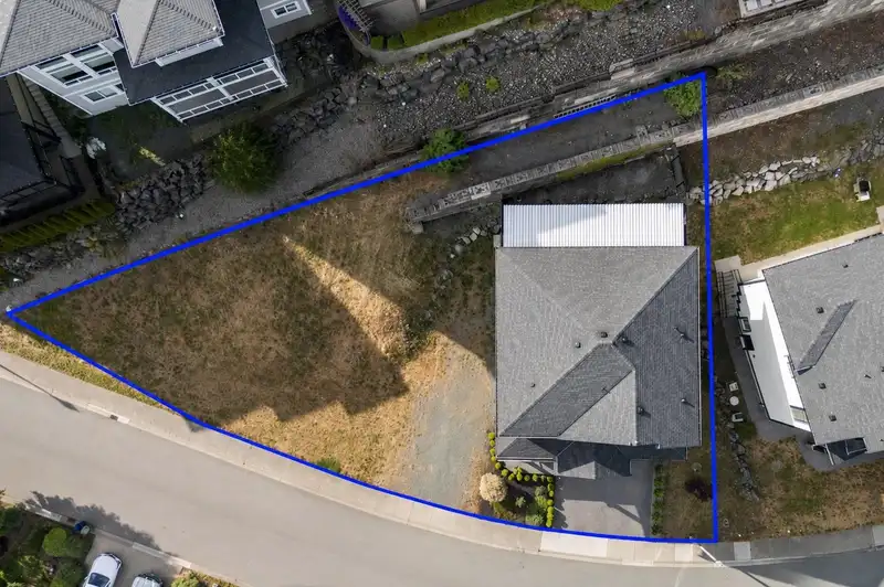 5351 ABBEY CRESCENT - photo 2 of 40