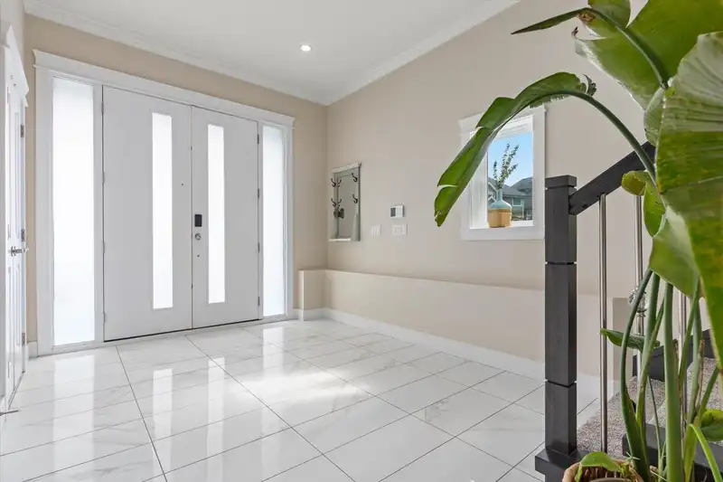 5351 ABBEY CRESCENT - photo 4 of 40