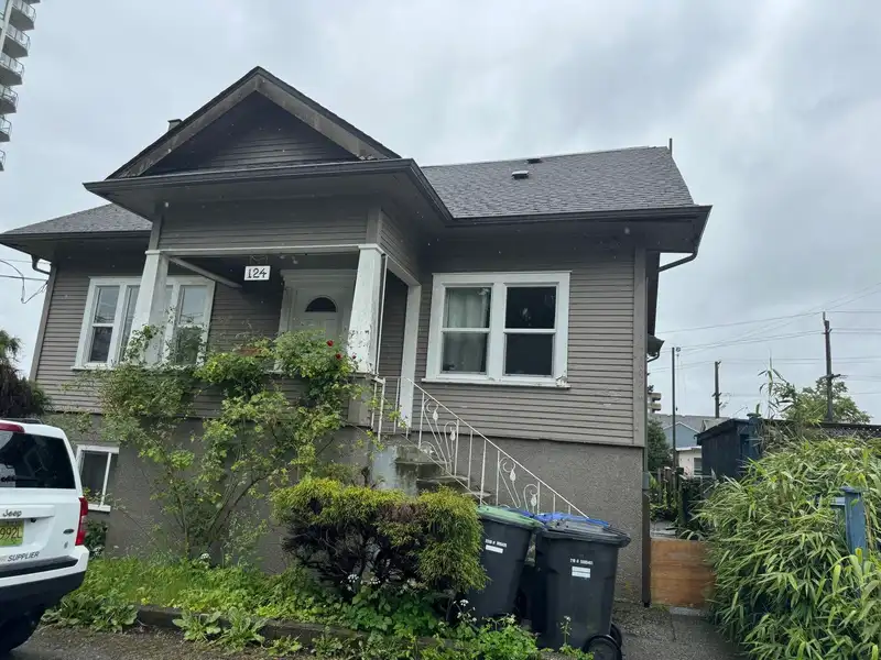124 MCINNES STREET - photo 1 of 5