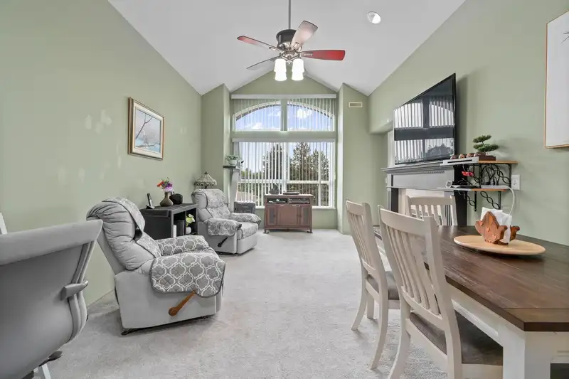 308 20381 96 AVENUE - photo 2 of 33