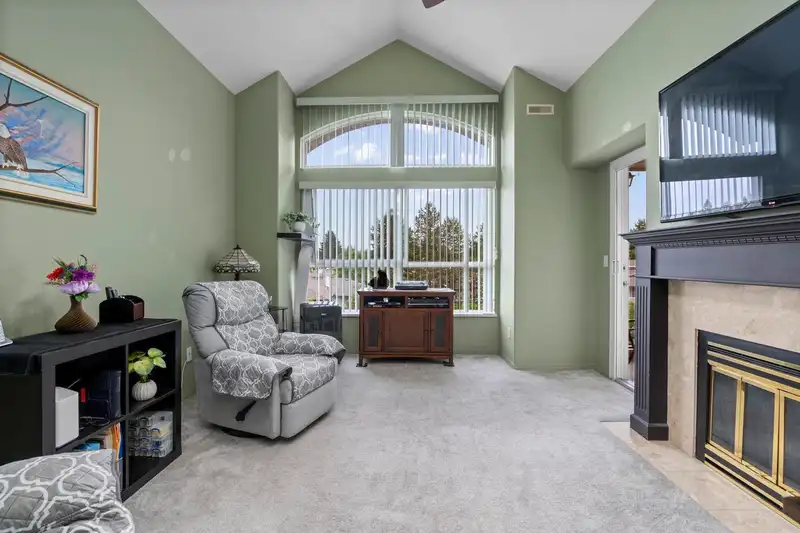 308 20381 96 AVENUE - photo 4 of 33