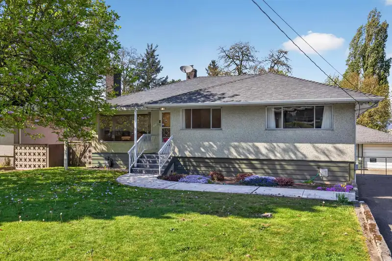 13759 111 AVENUE - photo 1 of 40