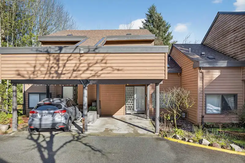 526 CARDIFF WAY - photo 2 of 34