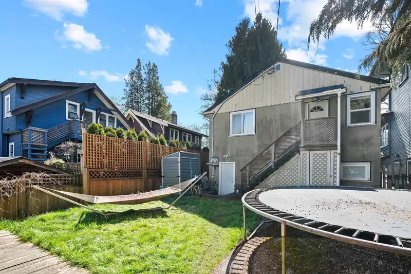 905 W 23RD AVENUE - photo 2 of 19