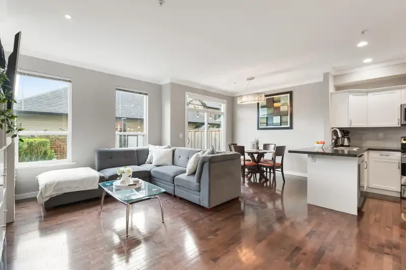 4 20822 70 AVENUE - photo 1 of 30