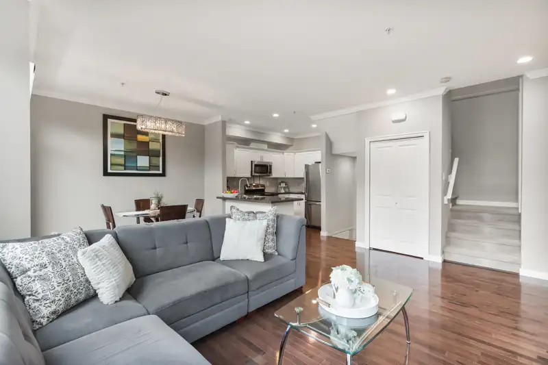 4 20822 70 AVENUE - photo 3 of 30