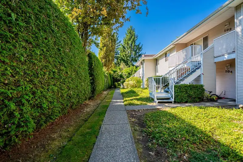 104 13915 72 AVENUE - photo 3 of 35