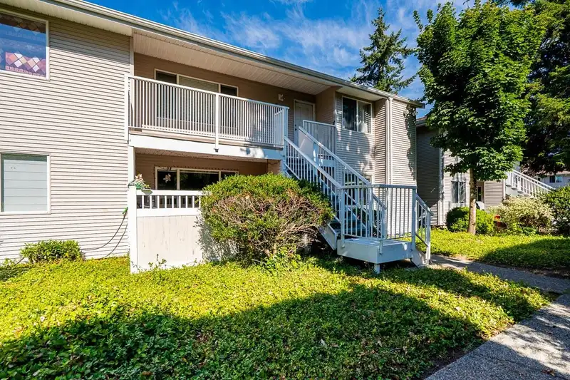 104 13915 72 AVENUE - photo 4 of 35