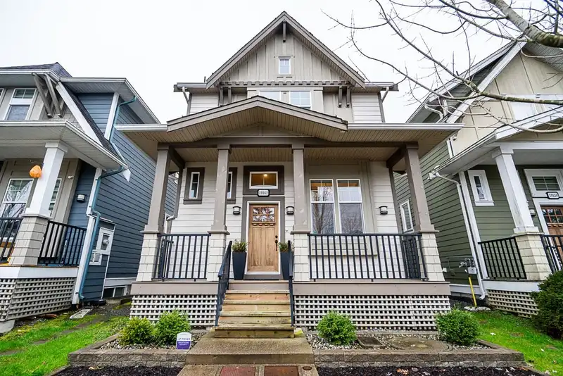 19162 73 AVENUE - photo 1 of 32