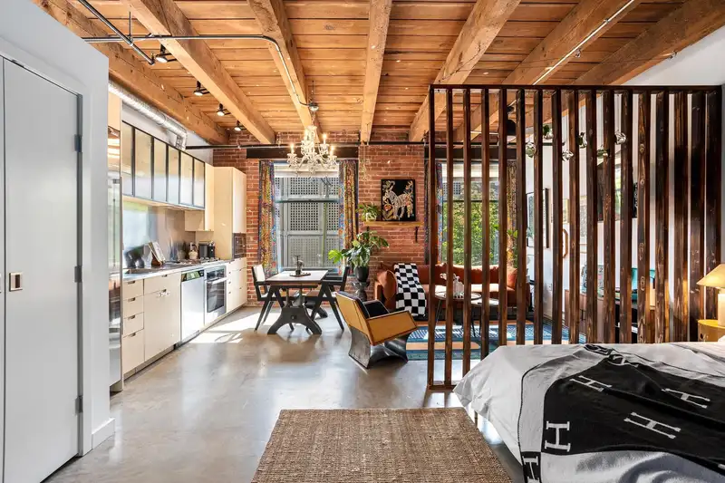 310 55 E CORDOVA STREET - photo 1 of 31