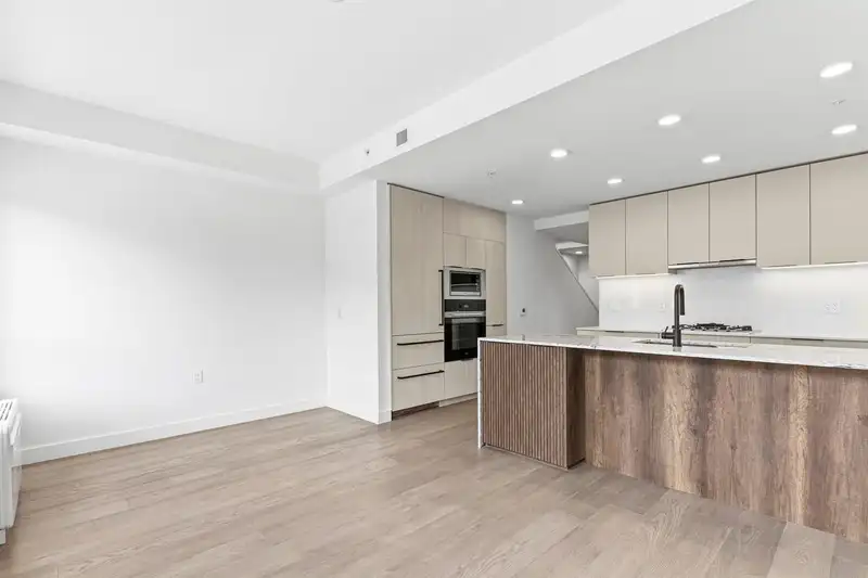 303 3590 W 39TH AVENUE - photo 1 of 21