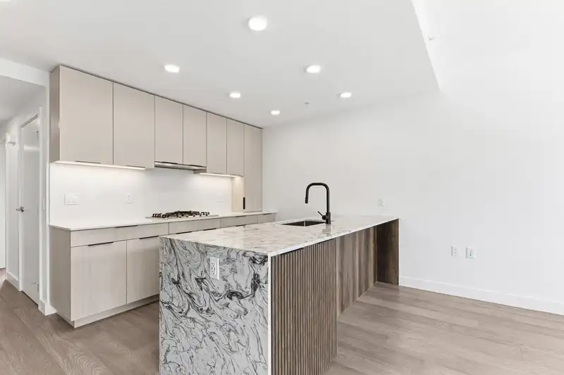 303 3590 W 39TH AVENUE - photo 4 of 21