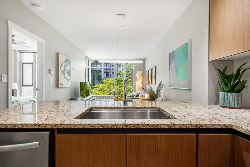 202 135 W 2ND STREET - photo 4 of 32