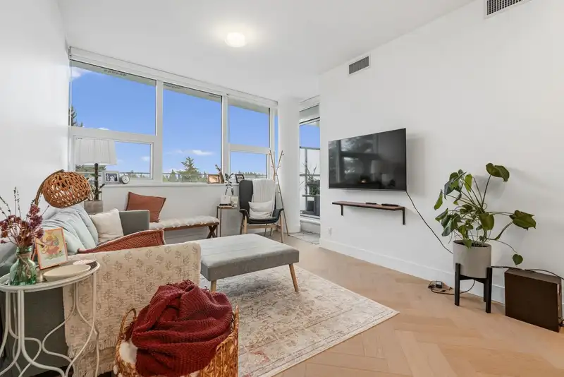 502 1342 JOHNSTON ROAD - photo 4 of 40