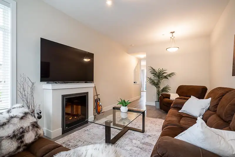 16 8250 209B STREET - photo 4 of 40