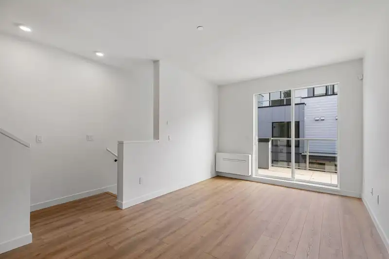 212 921 GRANT STREET - photo 4 of 14