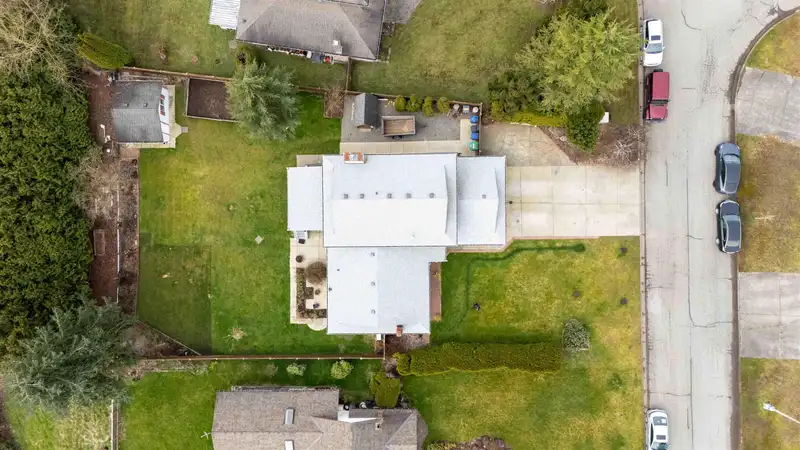 18166 54 AVENUE - photo 3 of 39