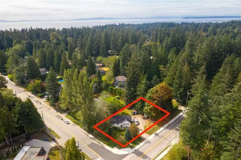 13590 20 AVENUE - photo 3 of 3
