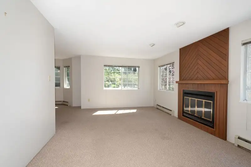3494 LAUREL STREET - photo 4 of 24