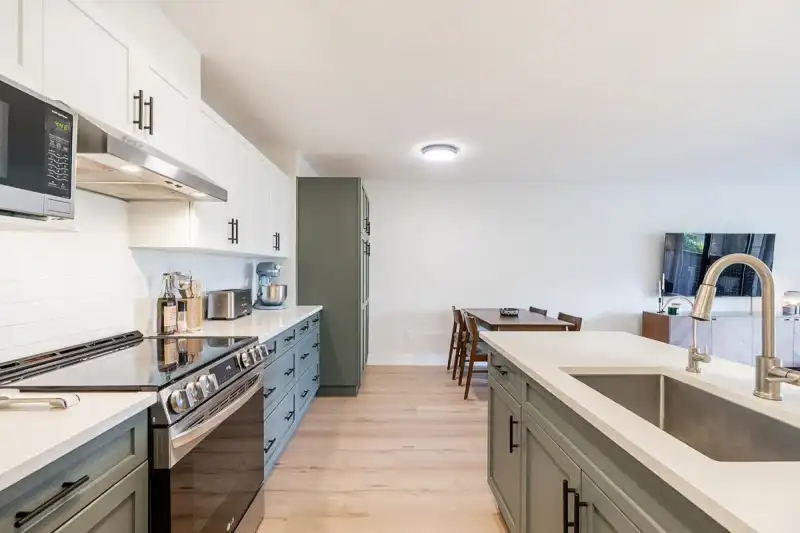 302 1200 PACIFIC STREET - photo 1 of 32