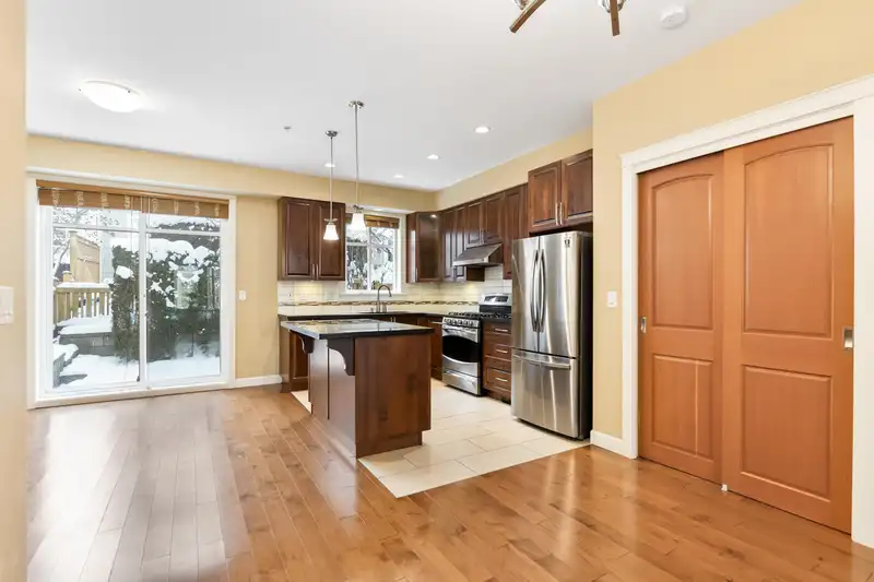7 20738 84 AVENUE - photo 4 of 36