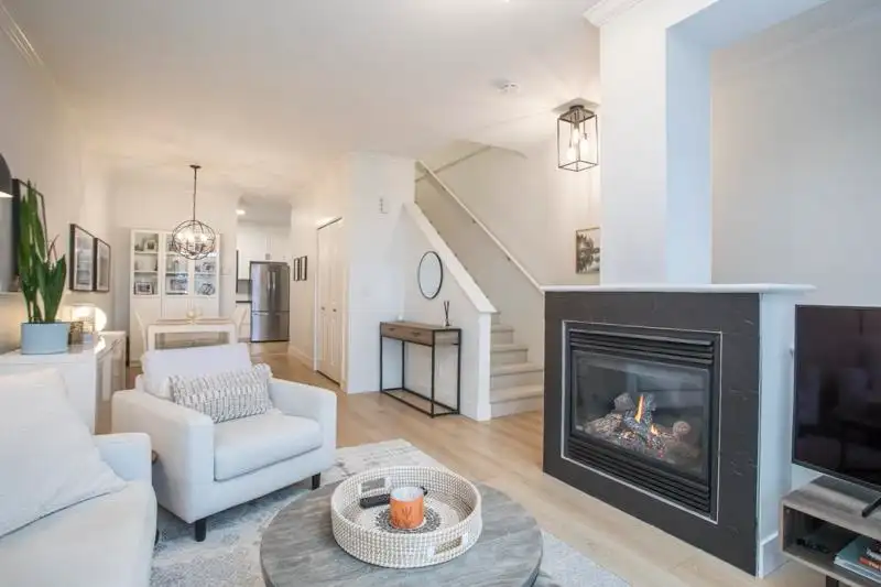 64 6300 LONDON ROAD - photo 4 of 37