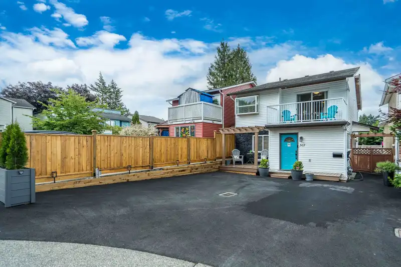 307 NICHOLAS CRESCENT - photo 2 of 40