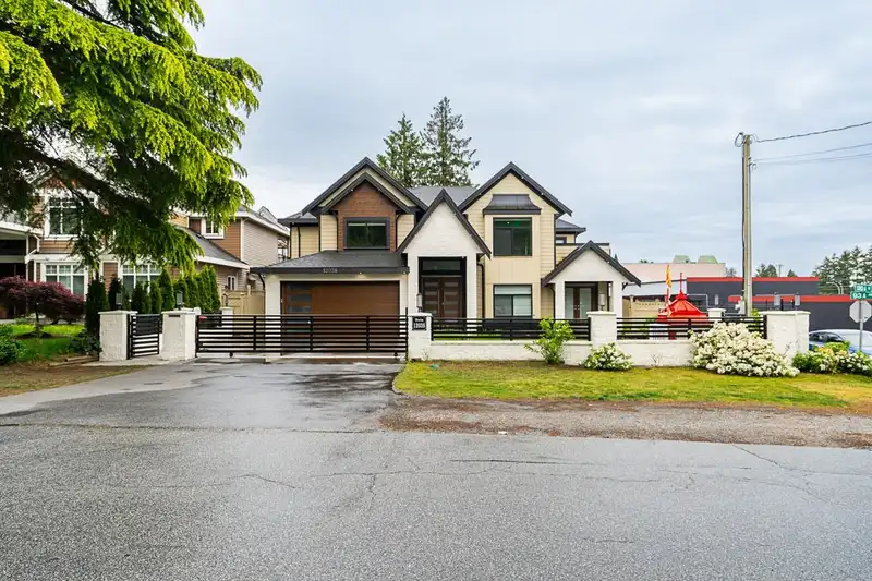 12038 93A AVENUE - photo 1 of 36