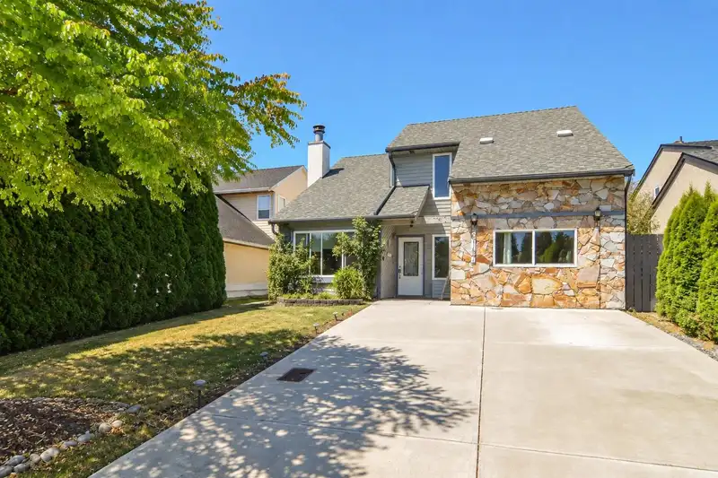 6187 194 STREET - photo 2 of 30