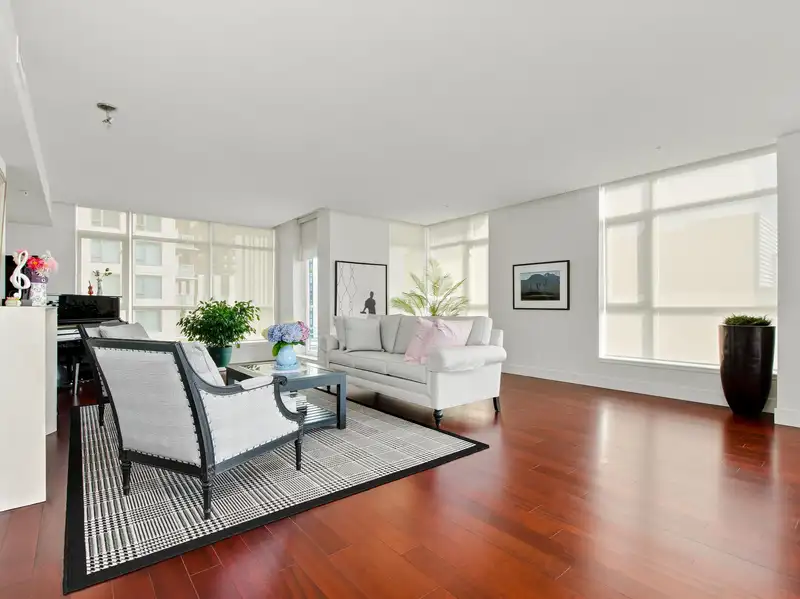 602 6080 IONA DRIVE - photo 4 of 38