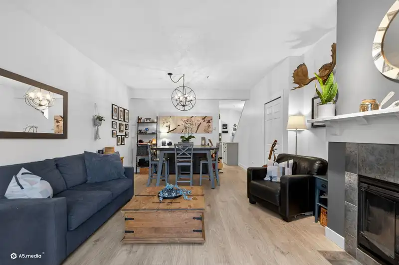 86 2422 HAWTHORNE AVENUE - photo 3 of 32