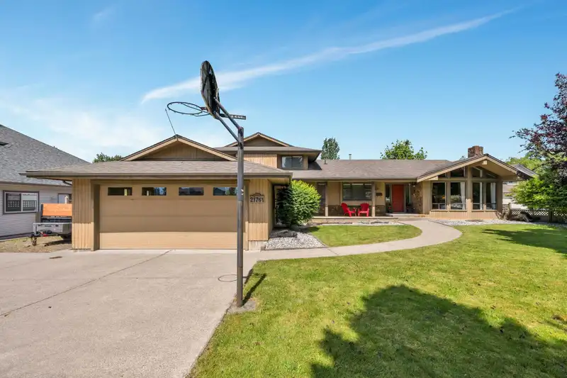 21761 49A AVENUE - photo 4 of 40