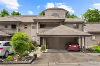 904 ROCHE POINT DRIVE - thumbnail 1