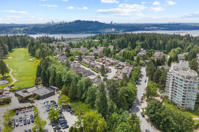 904 ROCHE POINT DRIVE - photo 2 of 28