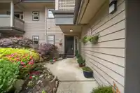 904 ROCHE POINT DRIVE - thumbnail 4